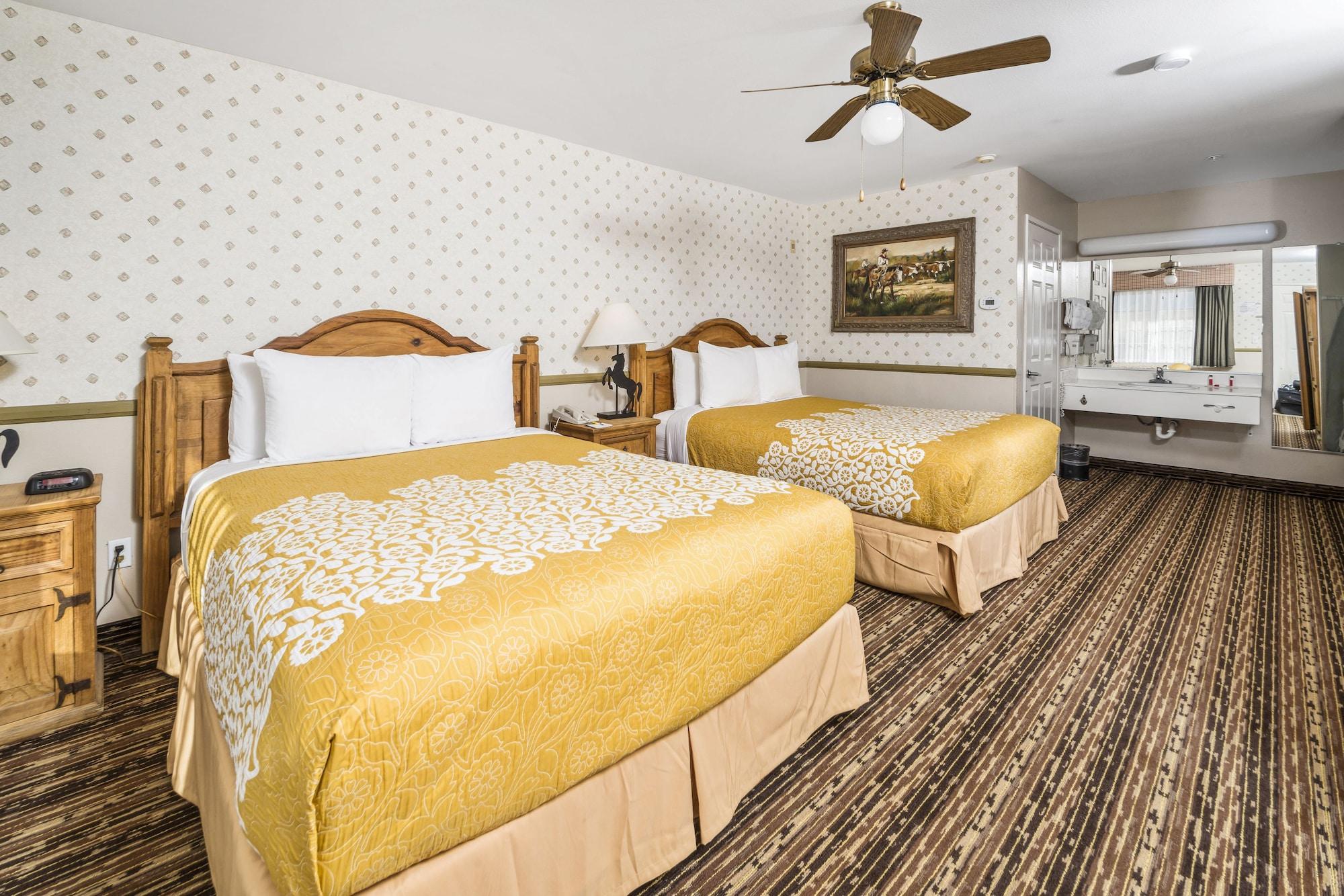 Days Inn By Wyndham Lebec Grapevine Exterior photo