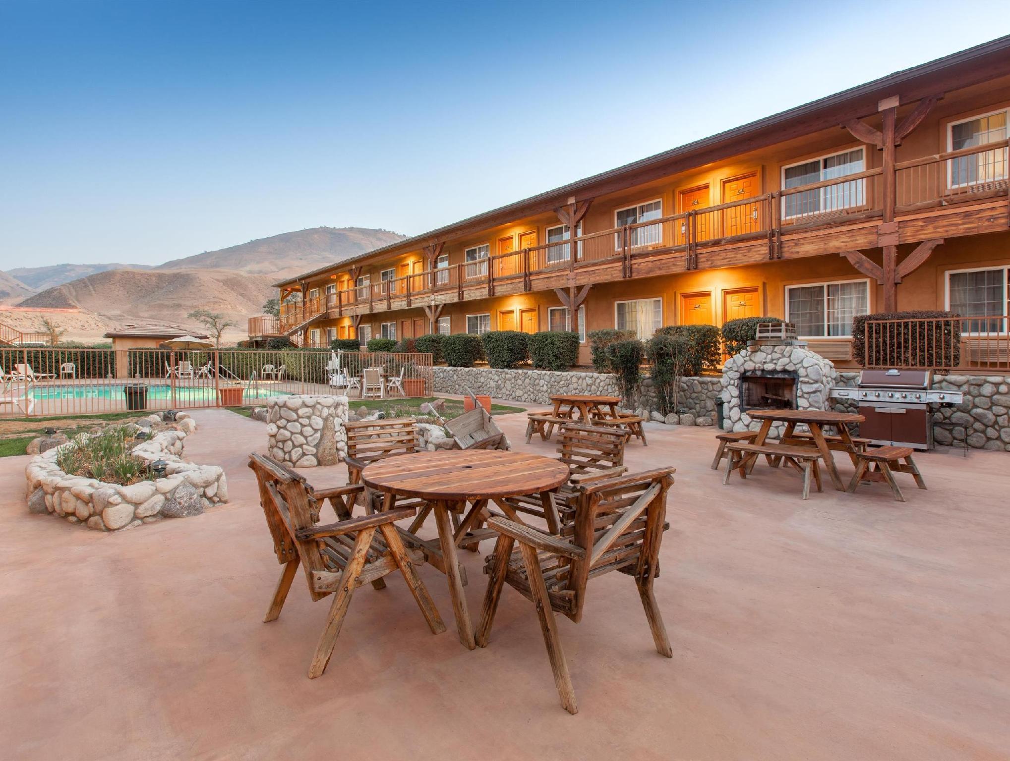 Days Inn By Wyndham Lebec Grapevine Exterior photo