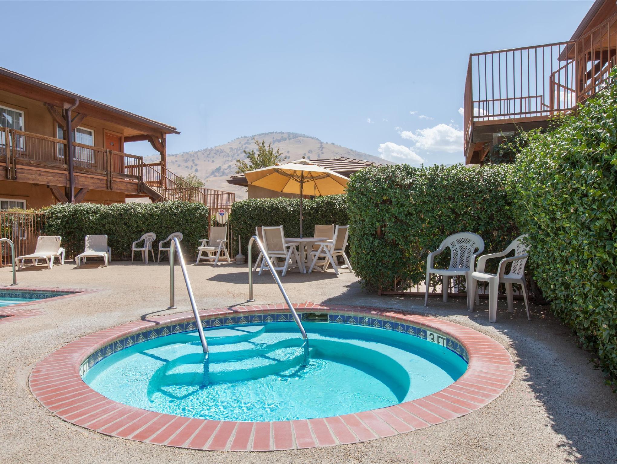 Days Inn By Wyndham Lebec Grapevine Exterior photo